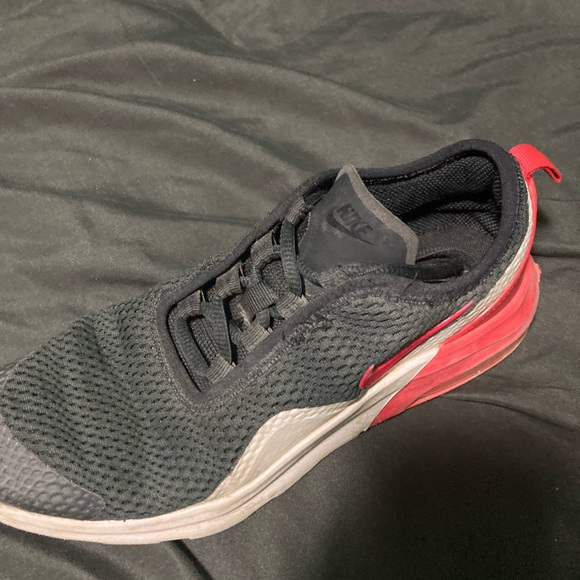 Nike Airmax 270, girls size 5Y - Picture 4 of 5